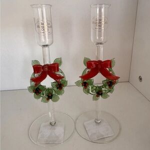 Set Of 2 Wreath Glass Christmas Taper Candle Holders 7.5 Inches Tall